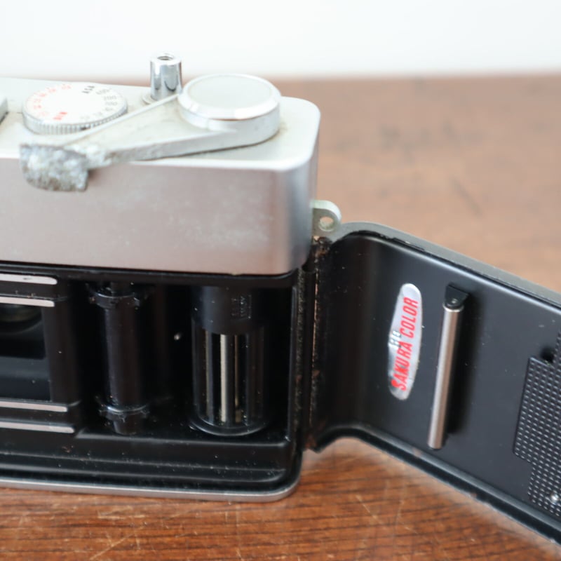 レンズがかわいい KONICA EE-MATIC Deluxe ヴィンテージカメラ レンズがかわいい KONICA EE-MATIC Deluxe ヴィンテージカメラ