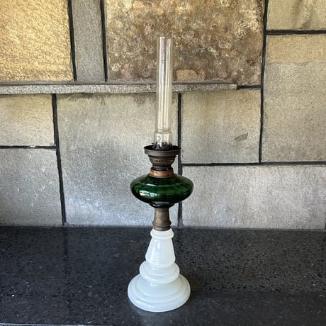 オイルランプ 透明ガラス 緑硝子ベース 高さ　持ち手含めて約４５cm オイルランプ グリーン | 古道具 イエノコモノ