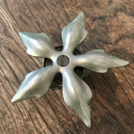 花型のキャンドルスタンド