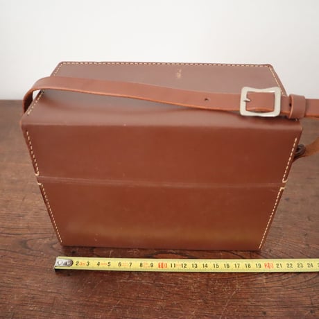 Bell＆Howell 古い革カメラケース 鍵・ストラップ付 / ie22_222