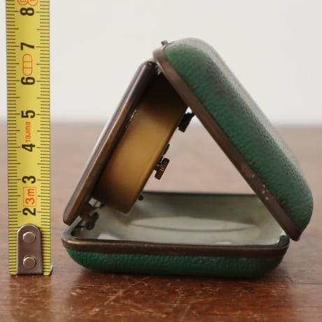 レトロな三角置き時計 / ie22_221