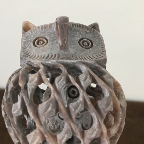 石の彫刻 ミミズクの親子