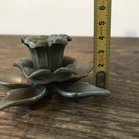 花型のキャンドルスタンド