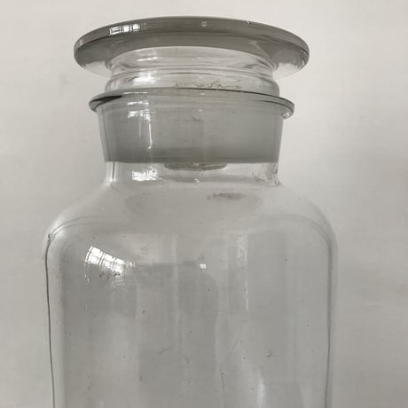 古い大きなガラス瓶 高さ50㎝ / ie22_167