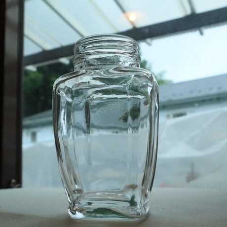 かわいい形のガラス瓶 / ie22_274