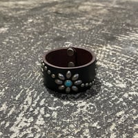 【 HTC 】25 TURQUOISE STUDS LEATHER BRACELET ( BLACK )