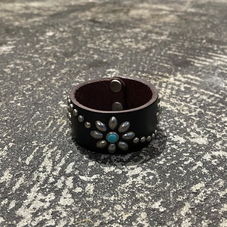 【 HTC 】25 TURQUOISE STUDS LEATHER BRACELET ( BLACK )