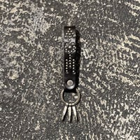 【 HTC 】BORN & ARROW UMBRELLA STUDS LEATHER KEY HOLDER ( BLACK )