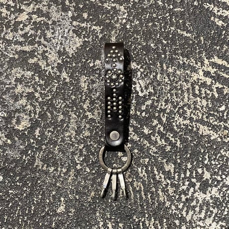 【 HTC 】BORN & ARROW UMBRELLA STUDS LEATHER KEY HOLDER ( BLACK )
