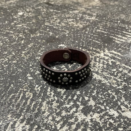 【 HTC 】BORN & ARROW UMBRELLA STUDS LEATHER BRACELET ( BLACK )