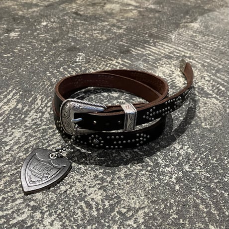 【 HTC 】WESTERN NARROW BORN & ARROW UMBRELLA STUDS LEATHER BELT ( BLACK )