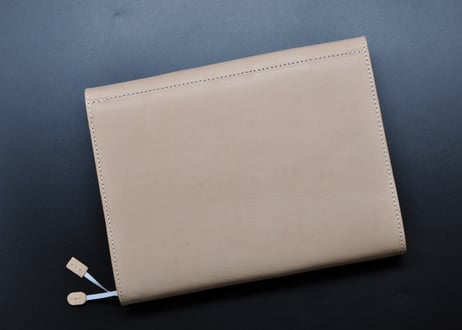 ★送料込み★三つ折り革手帳カバー★A5サイズ★ほぼ日手帳カズン、NOLTY A5 ウィークリーなど★栃木レザー　ワイルドヌメ（ナチュラル）★