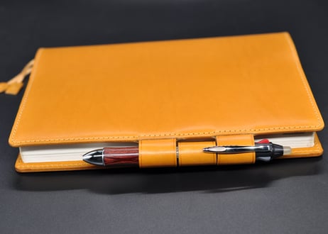 ★送料込み★革手帳カバー★Ａ５サイズ★ほぼ日手帳カズン、NOLTY A5ウィークリーなど★栃木レザー　ピット本ヌメ(キャメル）★