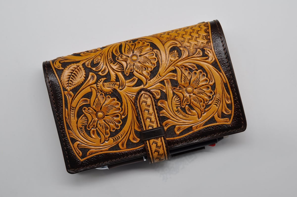 手彫り革手帳　フルカービングシステム手帳 ☆送料無料☆手彫り☆カービングシステム手帳☆バイブルサイズ☆リング