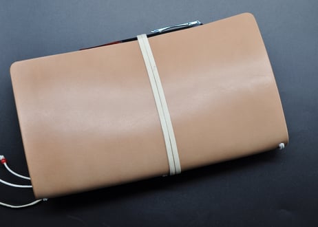 ★送料込み★トラベラーズノートカバー★レギュラーサイズ★栃木レザー　サドルレザー（ナチュラル）特A★
