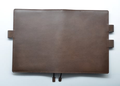 ★送料込み★革手帳カバー★A5サイズ★ほぼ日手帳カズン、NOLTY A5ウィークリーなど★栃木レザー　ピット本ヌメ（チョコ）特A★