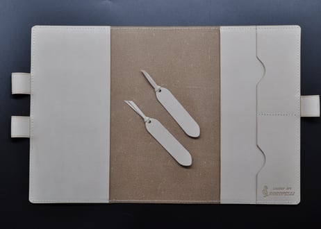 ★送料無料★ほぼ日手帳カバー（カズン）★A5サイズ★姫路ヌメ革（ナチュラル)★