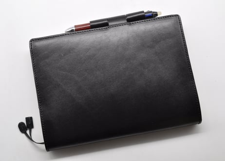 ★送料込み★本革手帳カバー★A5サイズ★ほぼ日手帳カズン、NOLTY A5ウィークリーなど★栃木レザー　ピット本ヌメ（ブラック）★