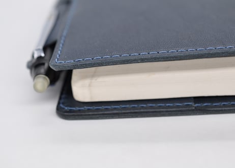 ★送料込み★ほぼ日手帳カバー★オリジナル（A6サイズ）★栃木レザー　ピット本ヌメ（ネイビー）★