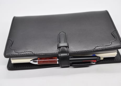 ★送料込み★システム手帳★Ａ５サイズ★リング内径２５ｍｍ★栃木レザー　オイルサドル（ブラック）★