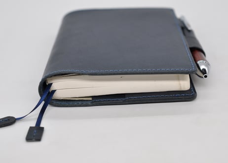 ★送料込み★ほぼ日手帳カバー★オリジナル（A6サイズ）★栃木レザー　ピット本ヌメ（ネイビー）★