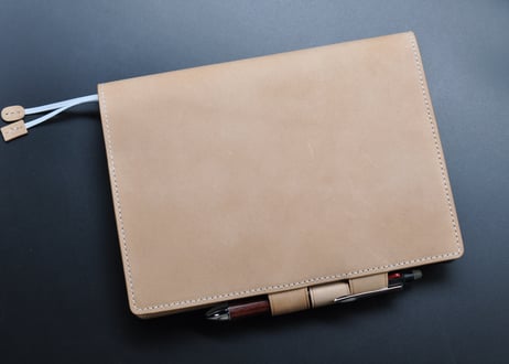 ★送料込み★手帳カバー★A5サイズ★ほぼ日カズン、NOLTY A5ウィークリーなど★栃木レザー　ワイルドヌメ★