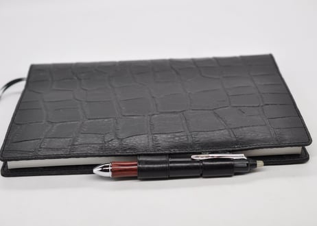 ★送料込み★手帳（ノート）カバー★正規B5サイズ★クロコ型押し牛革（黒）★