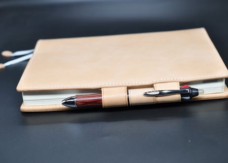★送料込み★手帳カバー★A5サイズ★ほぼ日カズン、NOLTY A5ウィークリーなど★栃木レザー　ワイルドヌメ★