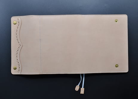 ★送料込み★三つ折りほぼ日手帳カバー★オリジナル★A6サイズ★栃木レザーワイルドヌメ（ナチュラル）★