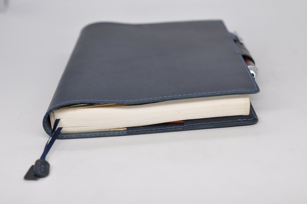 ☆送料込み☆革手帳カバー☆A5サイズ☆ほぼ日手帳カズン、NOLTY A5