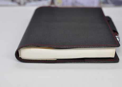 ★送料無料★ほぼ日手帳カバー★カズン★A５サイズ★シボ型押し牛革（ブラック）★