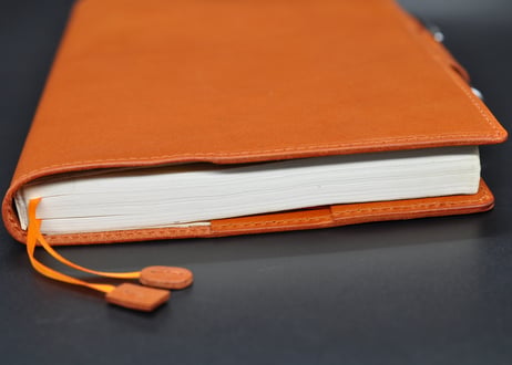 ★送料込み★革手帳カバー★A5サイズ★ほぼ日手帳カズン、NOLTY A5ウィークリーなど★栃木レザー　ピット本ヌメ（レンガ色）★
