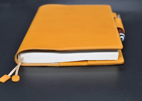 ★送料込み★本革手帳カバー★Ａ５サイズ★ほぼ日手帳カズン、NOLTY A5ウィークリーなど★栃木レザー　ピット本ヌメ(キャメル）★
