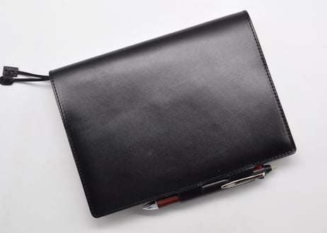 ★送料込み★革手帳カバー★A5サイズ★ほぼ日手帳カズン、NOLTY A5ウィークリーなど★栃木レザー　ピット本ヌメ（ブラック）特A★