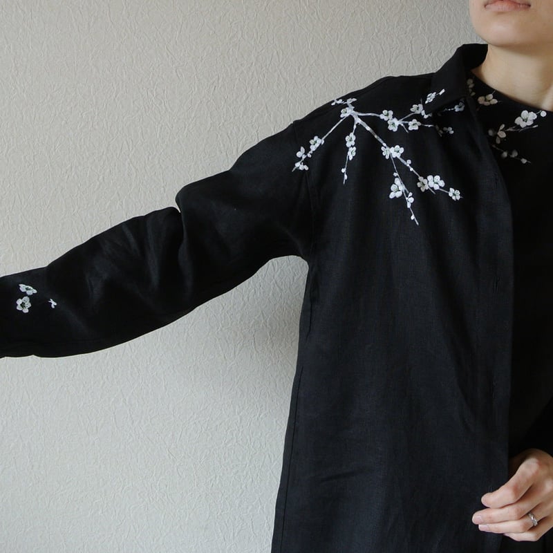 リネン・シャツワンピース黒＜白梅＞ | akkaの手描き服
