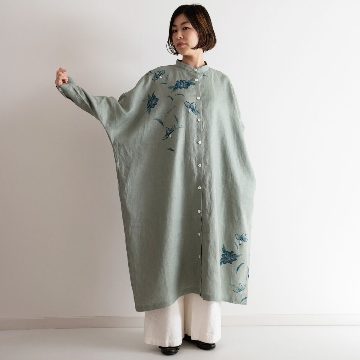 【あさっくす】AKIRANAKA マガリシャツドレス ベージュ 新品 あさっくす様専用】AKIRANAKA マガリシャツドレス ベージュ 新品