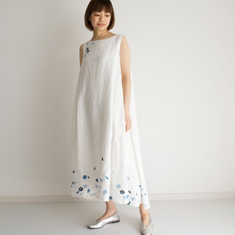 ロングワンピース　白　梅
