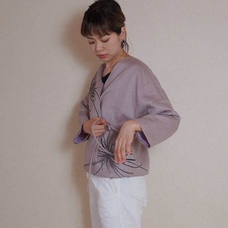 袷のショートジャケットくすみピンク　墨色乱菊