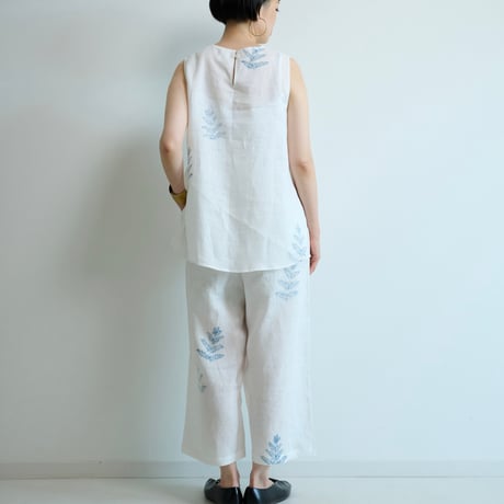 ノースリーブブラウス　藍色シダ