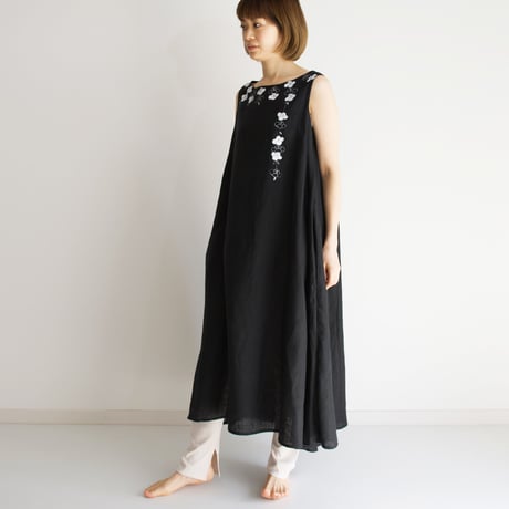 ロングワンピース　黒　椿