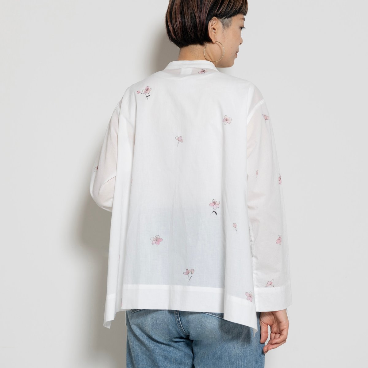 比翼仕立てノーカラーブラウス【手描き桜】 | akkaの手描き服