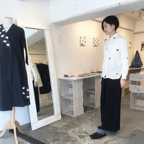 リネンシャツ白　＜椿＞
