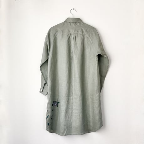 リネン・ロングシャツうぐいす＜手描き更紗牡丹＞
