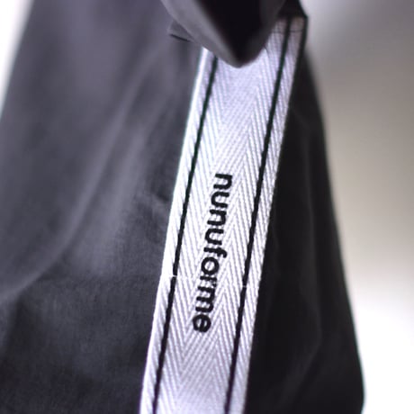 【 nunuforme 2020SS 】サイドテープT　[nf13-551-015]  / Charcoal