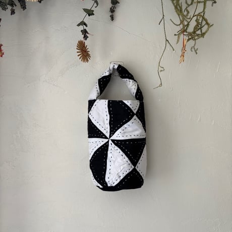 Khanta quilt patchwork bag (white/black)