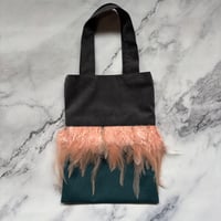 feather mini tote bag (pink × deep green)