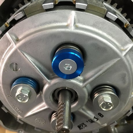 YAMAHA YZF-R25/R3. MT-25/03用クラッチスプリングリテーナー