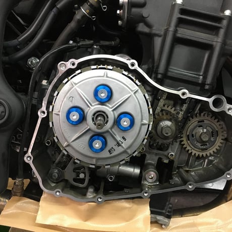 YAMAHA YZF-R25/R3. MT-25/03用クラッチスプリングリテーナー
