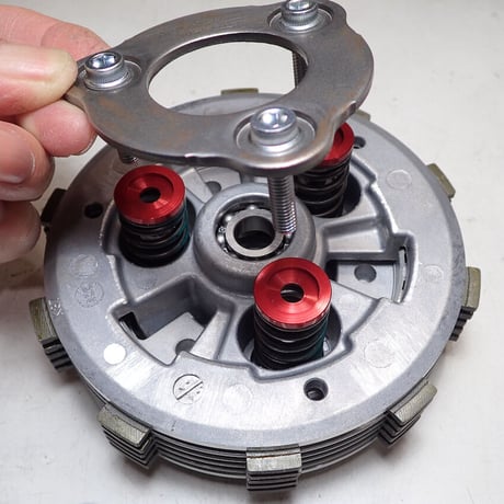 クラッチスプリングリテーナーCRF250L(21~)CB250R(22~)CBR600RR(21~)BetaRR125 4T(21~)CBR250RR(20~)等
