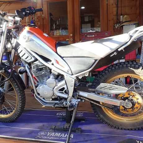 YAMAHA セロー250.トリッカー用 チェーンテンショナー